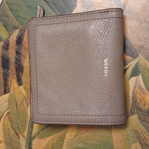 Fossil Bifold Wallet Taupe Color Great Vintage Condition